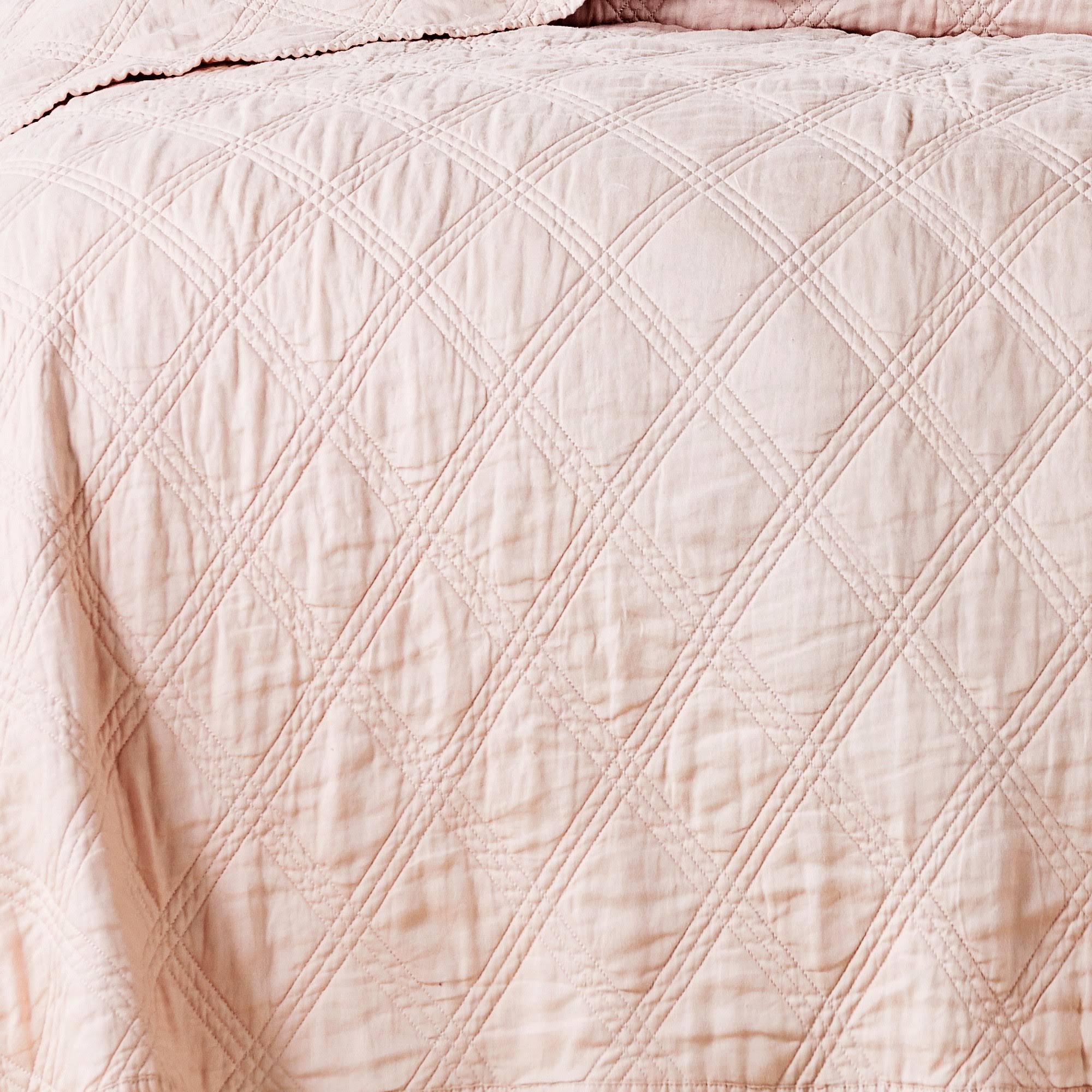 Washed Linen Full/Queen Quilt in Blush O6502