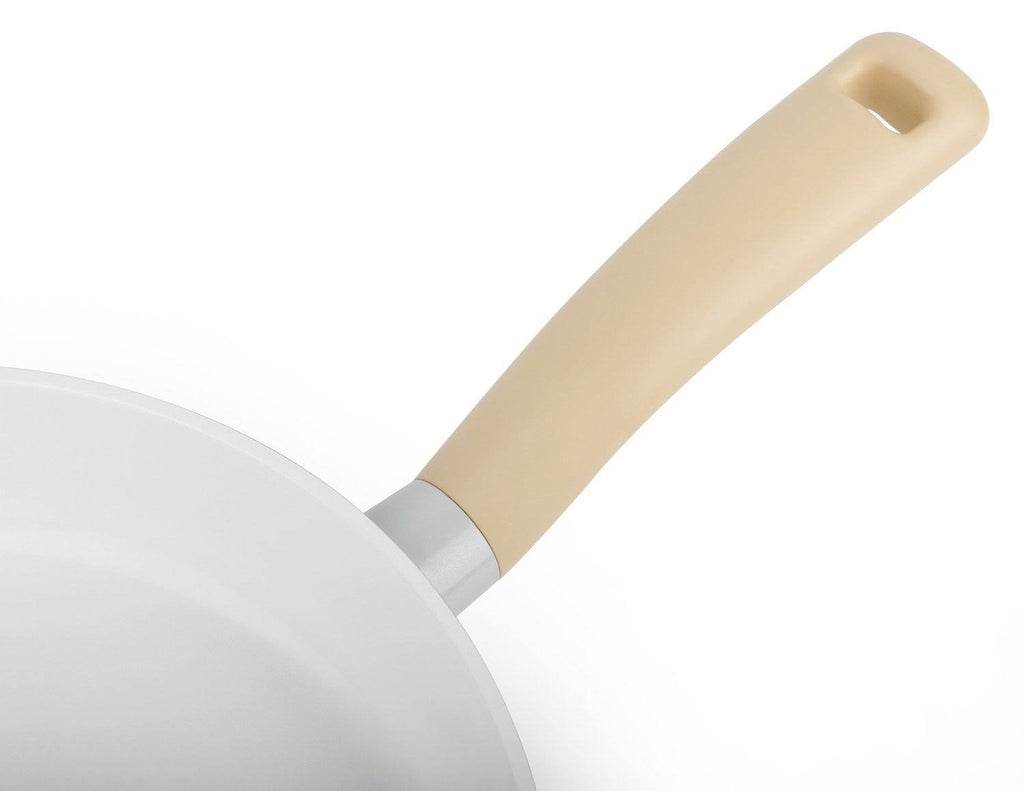 9.5-Inch Cast Aluminum Frying Pan with Soft-Touch A825208