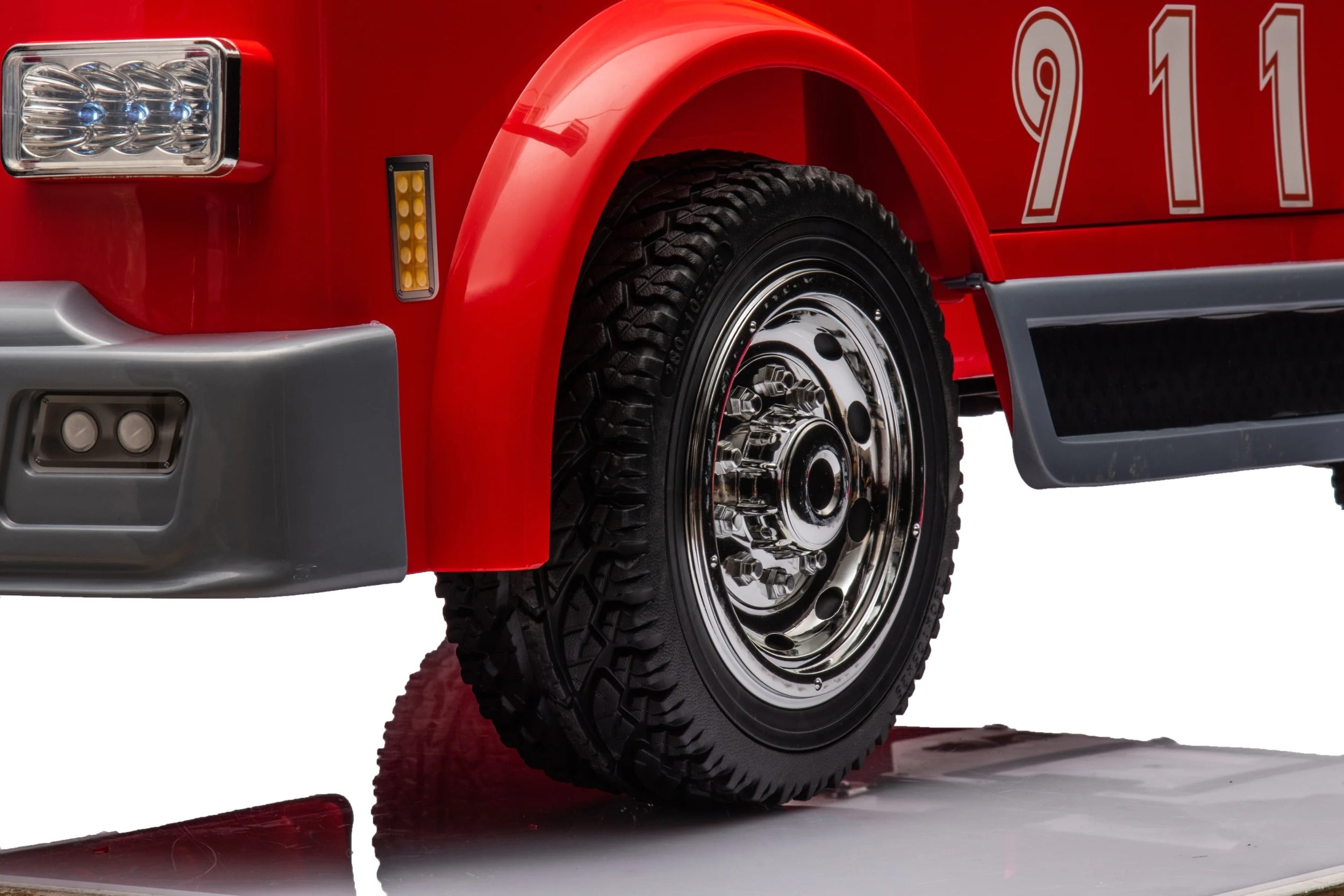24V 2-Seater Ride-on Fire Truck with Remote Control, LED Lights, Water Gun X3574