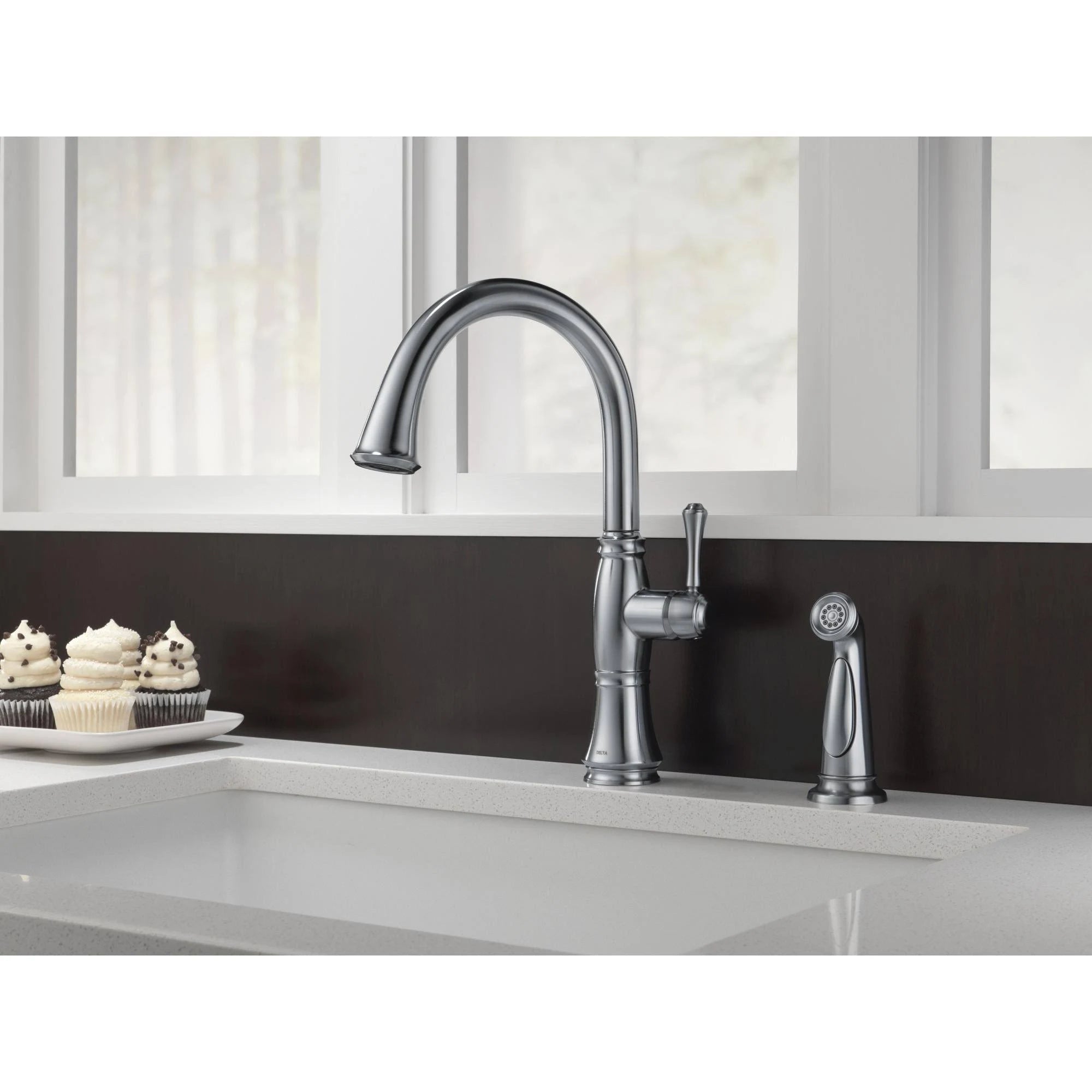 Single Handle Kitchen Faucet with Spray Venetian Bronze W824995