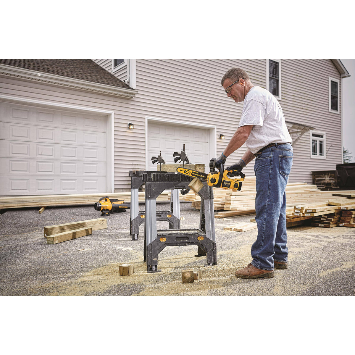 20V Max Compact Cordless Chainsaw Kit L750307