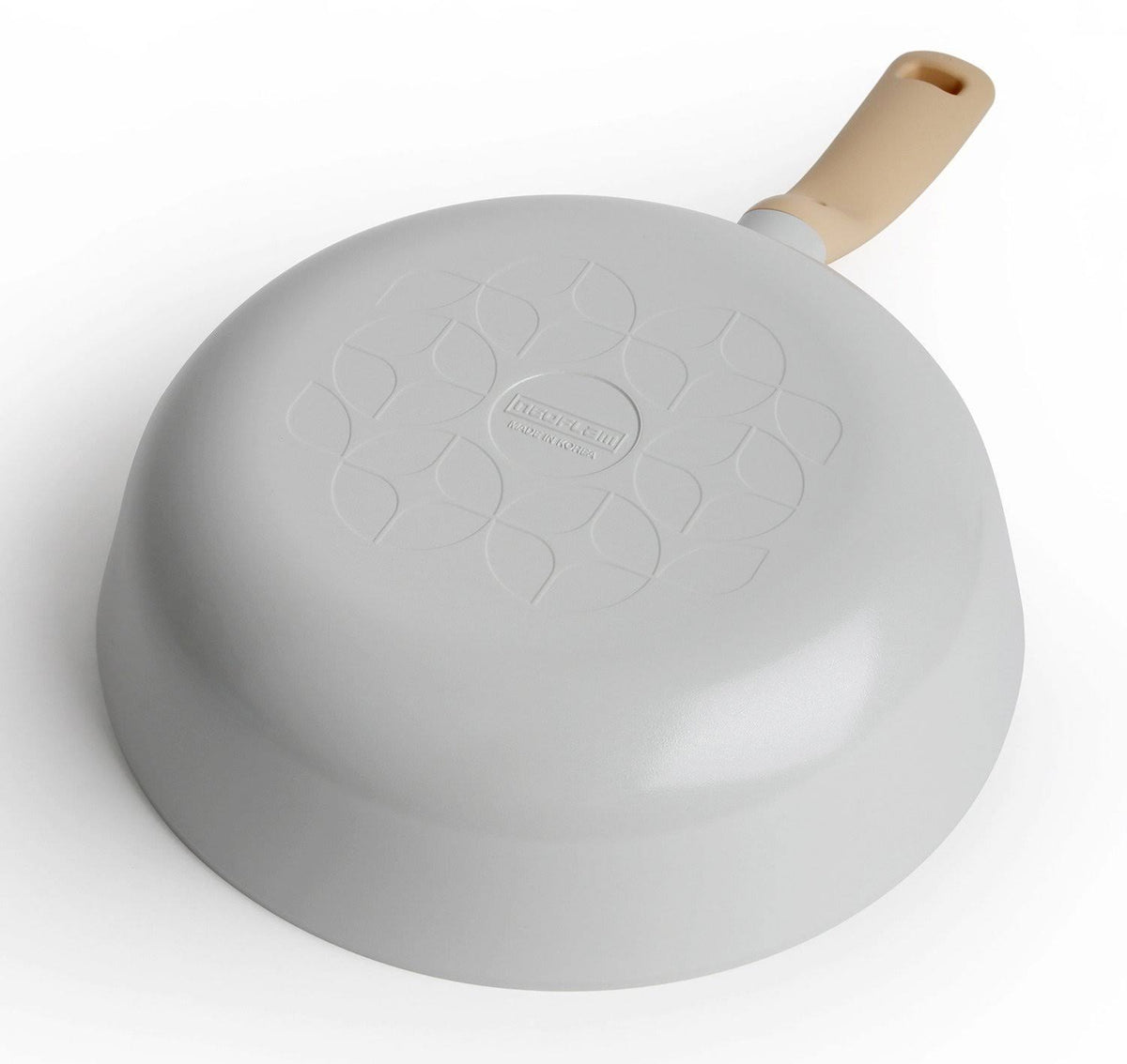 9.5-Inch Cast Aluminum Frying Pan with Soft-Touch A825208