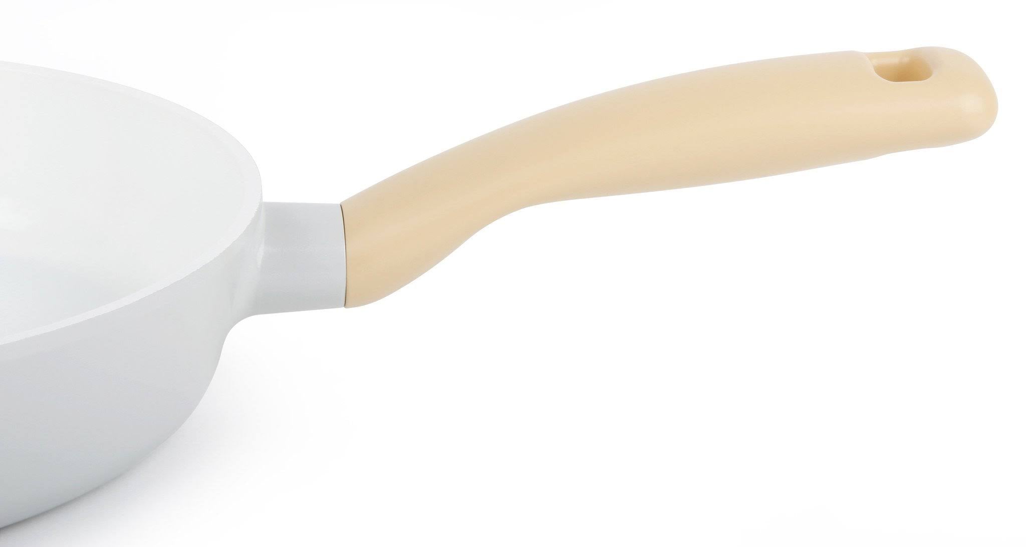 9.5-Inch Cast Aluminum Frying Pan with Soft-Touch A825208