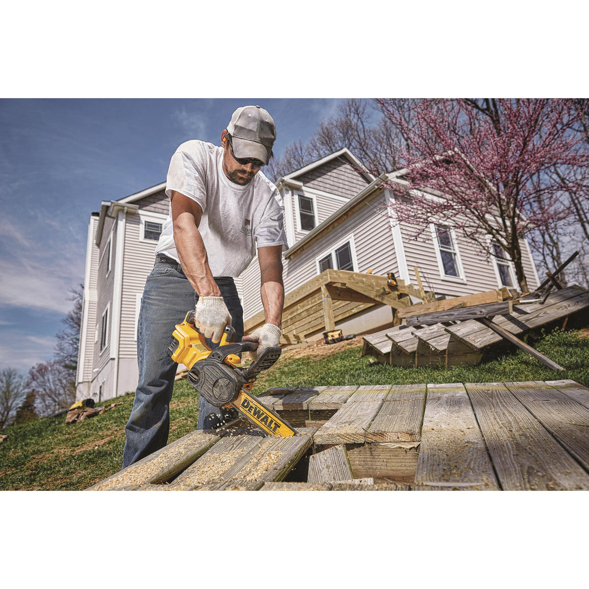 20V Max Compact Cordless Chainsaw Kit L750307